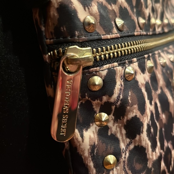 NWOT Victoria’s Secret Leopard Print Bag & Wallet Set - Picture 7 of 15